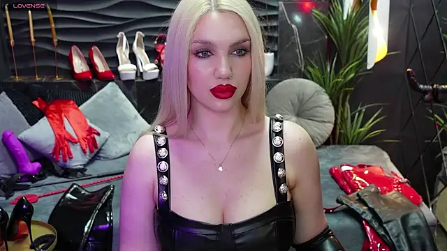 Snapshot of MistressDarsy chatting on 1, 3, 2025 MistressDarsy online show from 1, 3, 2025