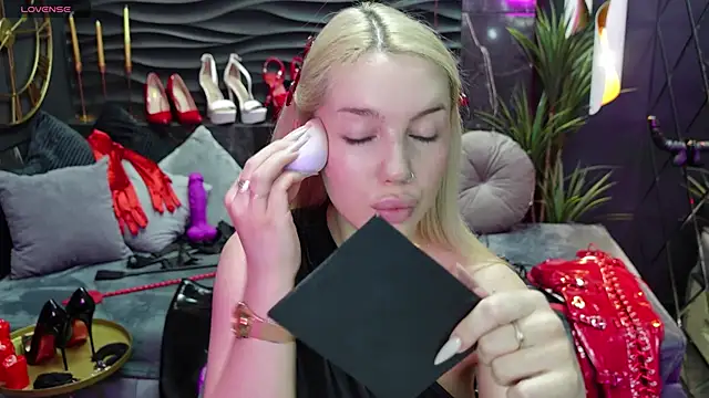 Snapshot of MistressDarsy chatting on 4, 3, 2025 MistressDarsy online show from 4, 3, 2025