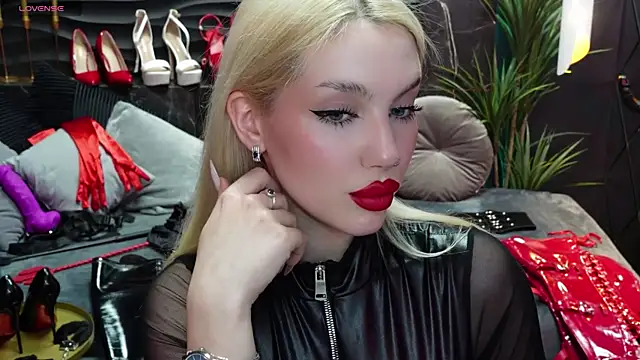 Snapshot of MistressDarsy chatting on 7, 3, 2025 MistressDarsy online show from 7, 3, 2025