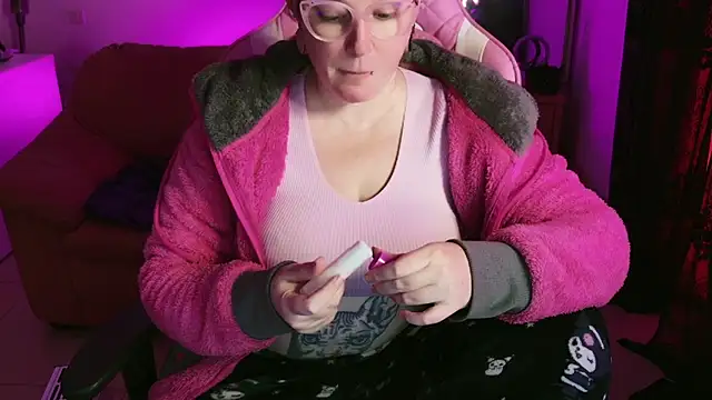 kisicaxx online show from 10, 1, 2025