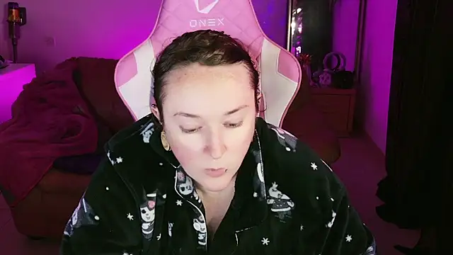 kisicaxx online show from 10, 1, 2025