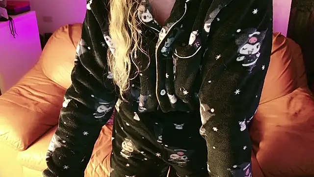 kisicaxx online show from 15, 1, 2025