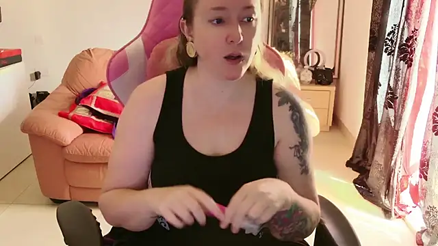 kisicaxx online show from 28, 1, 2025