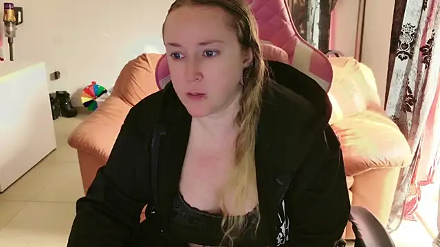 kisicaxx online show from 2, 2, 2025