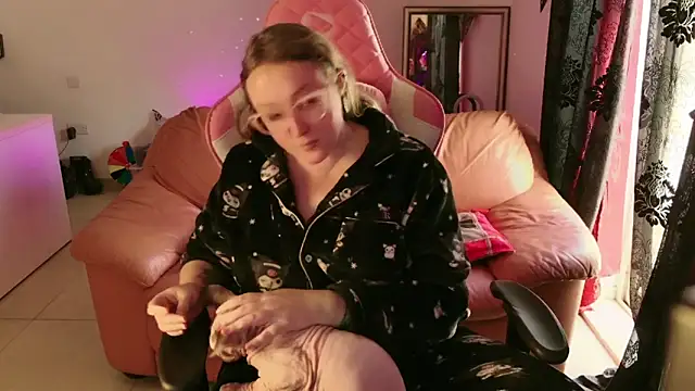 kisicaxx online show from 8, 2, 2025