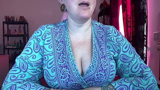 kisicaxx online show from 8, 7, 2026