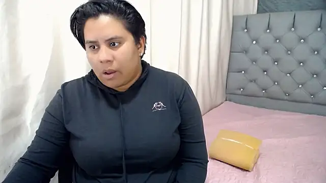 hotlesby4uxxx online show from 3, 12, 2024