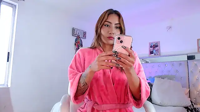 Snapshot of hollythomson chatting on 24, 1, 2025 hollythomson online show from 24, 1, 2025