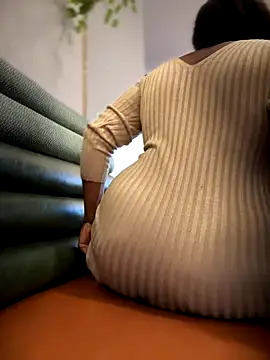 Snapshot of __Nessa__ chatting on 7, 12, 2024 Nessa online show from 7, 12, 2024