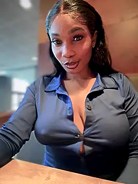 Snapshot of __Nessa__ chatting on 3, 10, 2025 Nessa online show from 3, 10, 2025