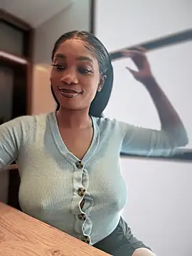 Snapshot of __Nessa__ chatting on 4, 10, 2025 Nessa online show from 4, 10, 2025