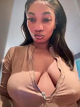 Snapshot of __Nessa__ chatting on 5, 10, 2025 Nessa online show from 5, 10, 2025