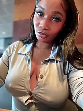 Snapshot of __Nessa__ chatting on 12, 10, 2025 Nessa online show from 12, 10, 2025