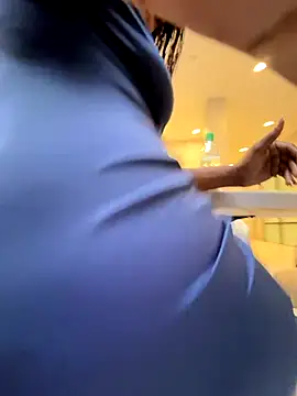 Snapshot of __Nessa__ chatting on 21, 12, 2025 Nessa online show from 21, 12, 2025