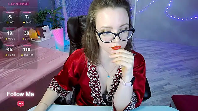 AngelaWhiti online show from 3, 2, 2025