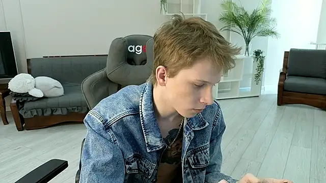 Snapshot of arlekincrop chatting on 19, 12, 2025 arlekincrop online show from 19, 12, 2025