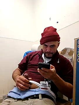 Snapshot of gardy8585 chatting on 26, 11, 2025 gardy8585 online show from 26, 11, 2025