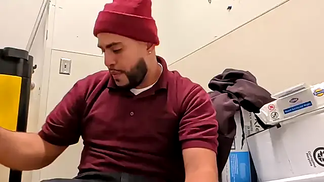 Snapshot of gardy8585 chatting on 2, 12, 2025 gardy8585 online show from 2, 12, 2025