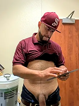 Snapshot of gardy8585 chatting on 1, 3, 2026 gardy8585 online show from 1, 3, 2026