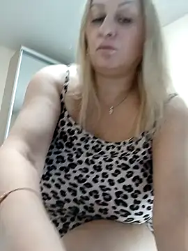 Snapshot of Liana_MilfHot chatting on 10, 1, 2025 Liana MilfHot online show from 10, 1, 2025