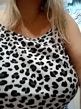 Snapshot of Liana_MilfHot chatting on 13, 1, 2025 Liana MilfHot online show from 13, 1, 2025