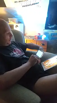 Snapshot of hardcap chatting on 11, 11, 2025 hardcap online show from 11, 11, 2025