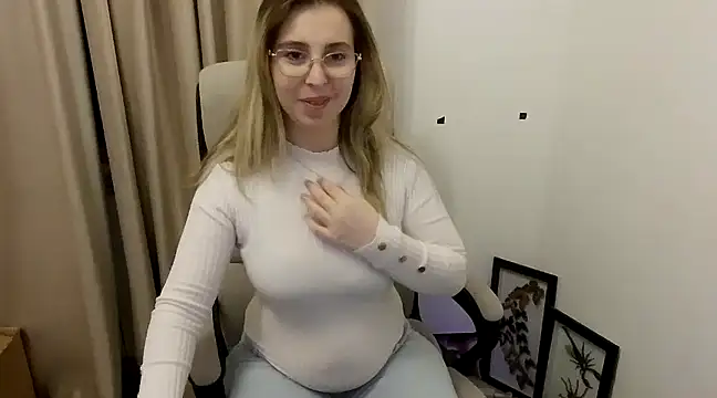 Snapshot of Aliss_Hottie chatting on 6, 3, 2025 Aliss Hottie online show from 6, 3, 2025