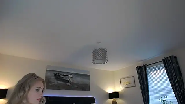 AlbanyWhite online show from 15, 11, 2025