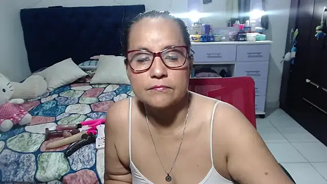 Snapshot of pervert_mommy_ chatting on 8, 5, 2026 pervert mommy online show from 8, 5, 2026
