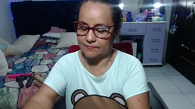 Snapshot of pervert_mommy_ chatting on 9, 5, 2026 pervert mommy online show from 9, 5, 2026