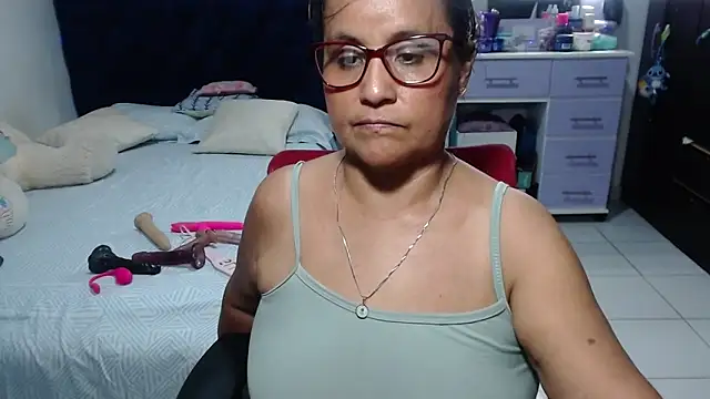 Snapshot of pervert_mommy_ chatting on 11, 5, 2026 pervert mommy online show from 11, 5, 2026