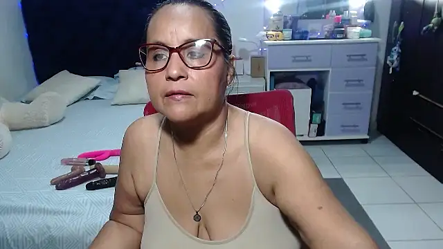 Snapshot of pervert_mommy_ chatting on 13, 5, 2026 pervert mommy online show from 13, 5, 2026