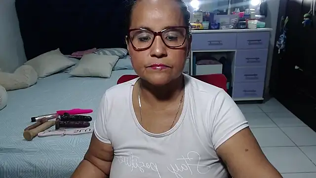 Snapshot of pervert_mommy_ chatting on 14, 5, 2026 pervert mommy online show from 14, 5, 2026