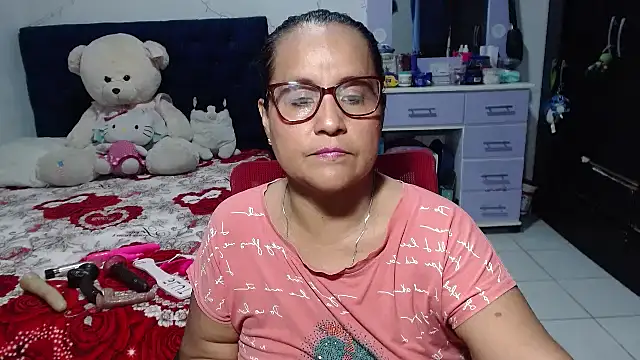 Snapshot of pervert_mommy_ chatting on 17, 5, 2026 pervert mommy online show from 17, 5, 2026