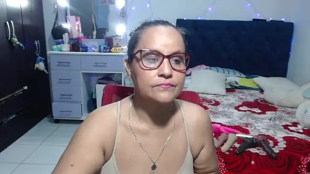 Snapshot of pervert_mommy_ chatting on 21, 5, 2026 pervert mommy online show from 21, 5, 2026
