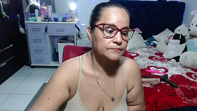 Snapshot of pervert_mommy_ chatting on 25, 5, 2026 pervert mommy online show from 25, 5, 2026