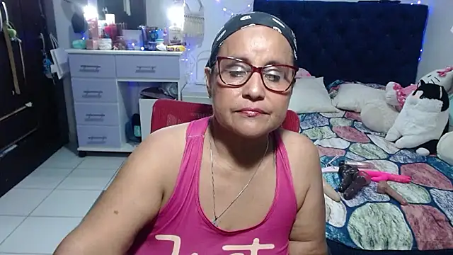 Snapshot of pervert_mommy_ chatting on 3, 6, 2026 pervert mommy online show from 3, 6, 2026