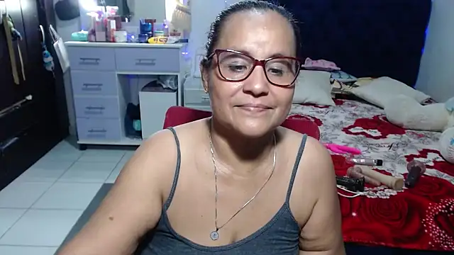 Snapshot of pervert_mommy_ chatting on 10, 6, 2026 pervert mommy online show from 10, 6, 2026