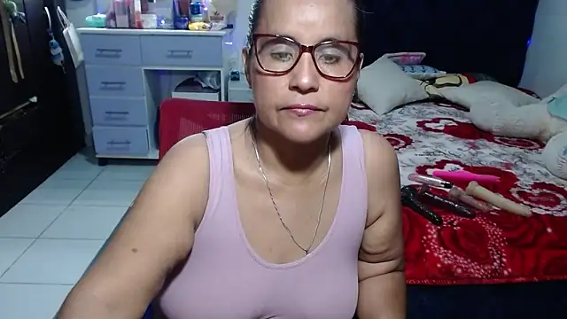 Snapshot of pervert_mommy_ chatting on 11, 6, 2026 pervert mommy online show from 11, 6, 2026