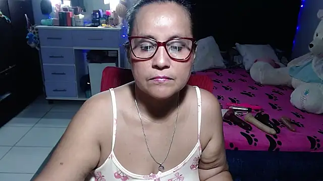 Snapshot of pervert_mommy_ chatting on 4, 7, 2026 pervert mommy online show from 4, 7, 2026