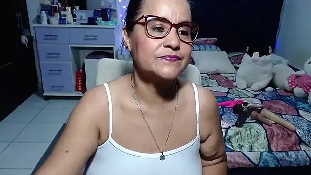 Snapshot of pervert_mommy_ chatting on 6, 8, 2026 pervert mommy online show from 6, 8, 2026