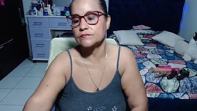 Snapshot of pervert_mommy_ chatting on 7, 8, 2026 pervert mommy online show from 7, 8, 2026