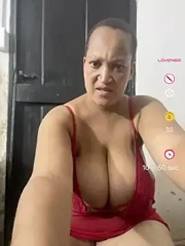 XHotJuicyBootyXX online show from 7, 5, 2026