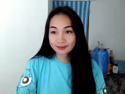 Snapshot of SweetLilly_18 chatting on 2, 12, 2024 SweetLilly 18 online show from 2, 12, 2024