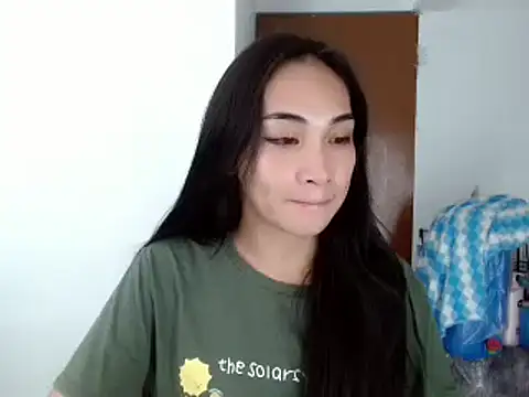 Snapshot of SweetLilly_18 chatting on 3, 12, 2024 SweetLilly 18 online show from 3, 12, 2024