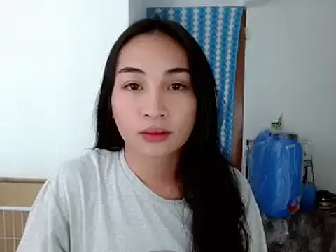 Snapshot of SweetLilly_18 chatting on 4, 12, 2024 SweetLilly 18 online show from 4, 12, 2024