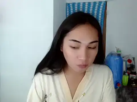 Snapshot of SweetLilly_18 chatting on 5, 12, 2024 SweetLilly 18 online show from 5, 12, 2024