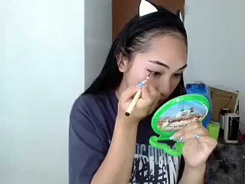 Snapshot of SweetLilly_18 chatting on 7, 12, 2024 SweetLilly 18 online show from 7, 12, 2024