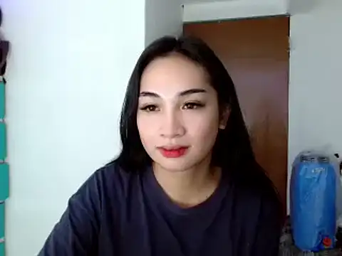 Snapshot of SweetLilly_18 chatting on 13, 12, 2024 SweetLilly 18 online show from 13, 12, 2024