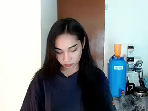 Snapshot of SweetLilly_18 chatting on 1, 1, 2025 SweetLilly 18 online show from 1, 1, 2025